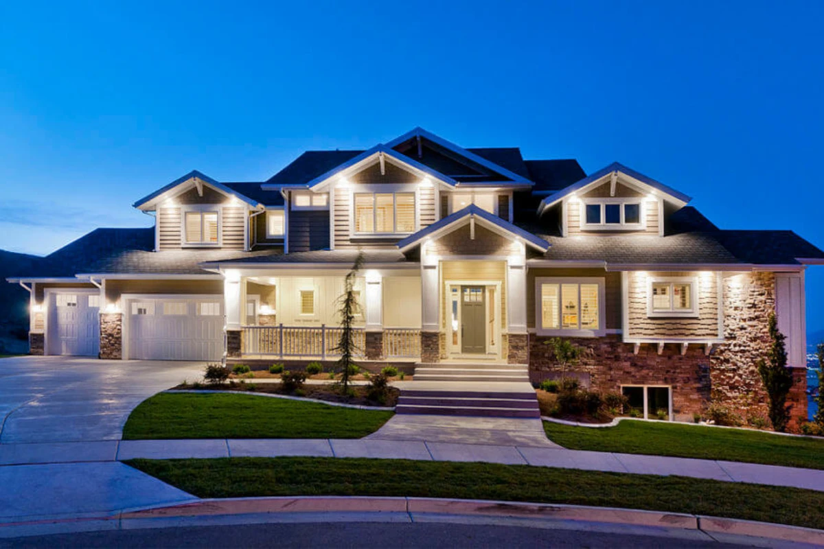 How Soffit Lighting Changes the Appearance of a Home With Deep Roof Overhangs